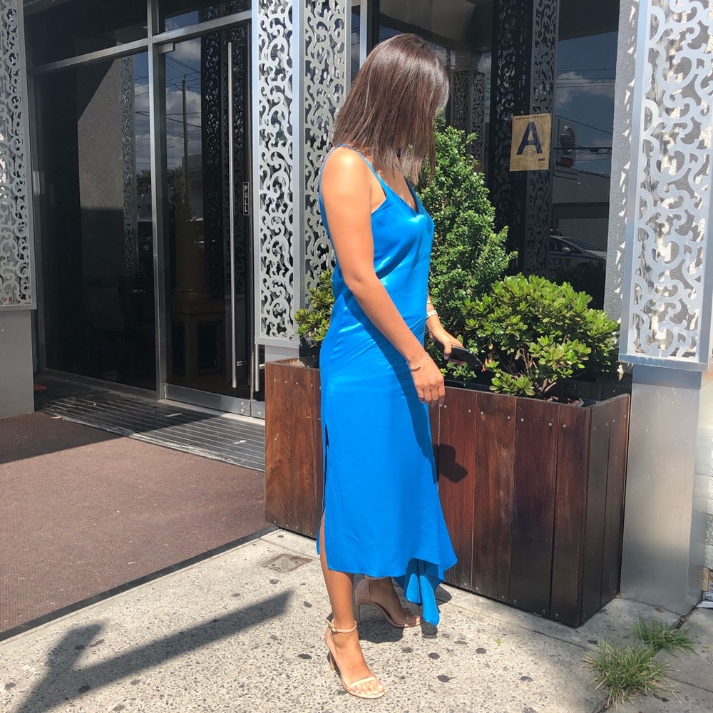 An amazing, sexy , royal blue , open back dress - Picture 3 of 6